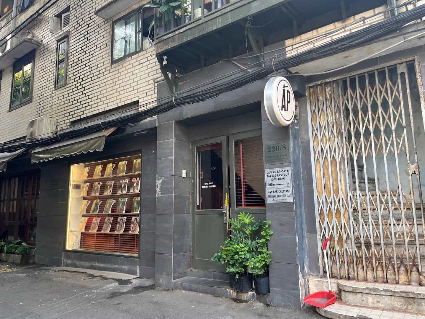 ẤP cafe