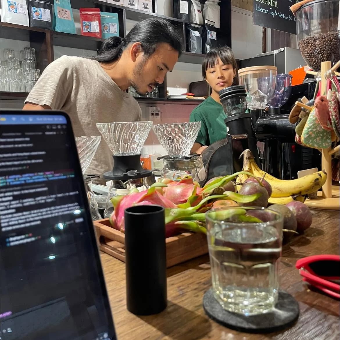 Long Huỳnh working with a barista while building Coool Café.