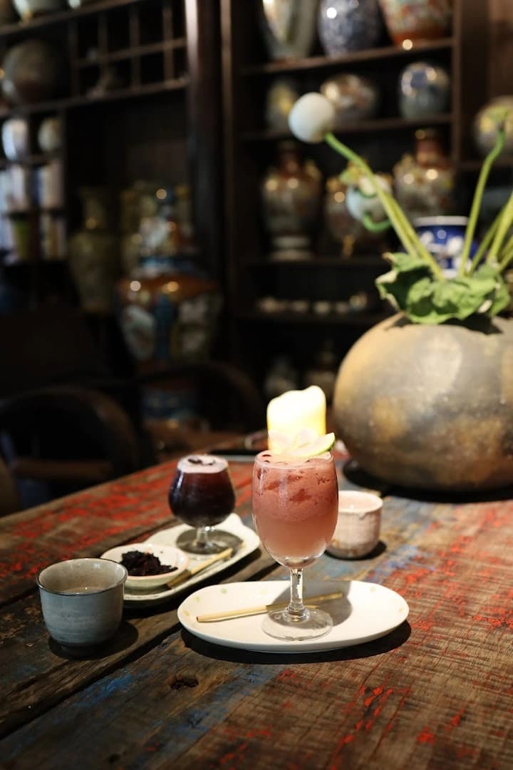 Tùng Tea, Coffee, Cake & More