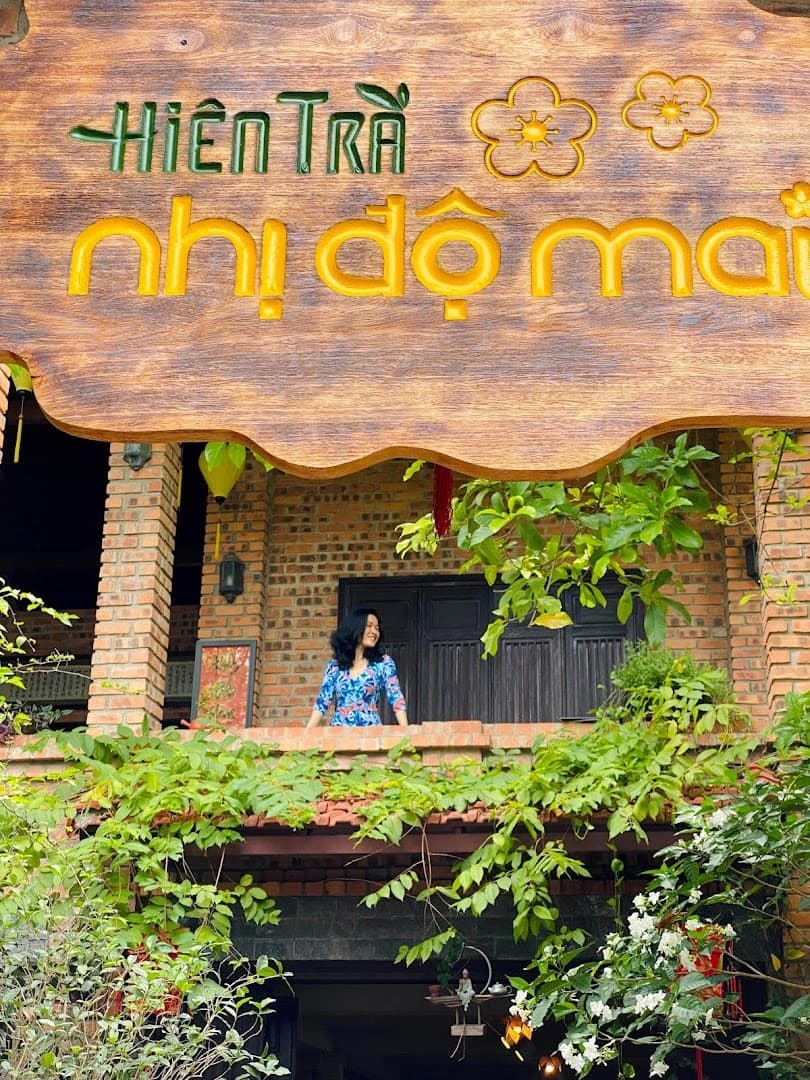 Hiên trà Nhị Độ Mai