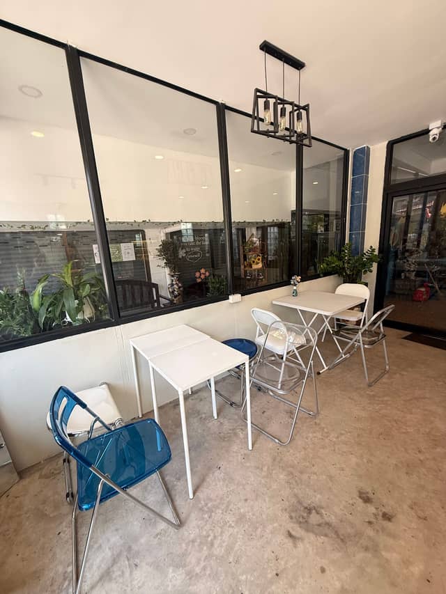 Homey Cafe ໂຮມມີ່ຄາເຟ່ - Image 1
