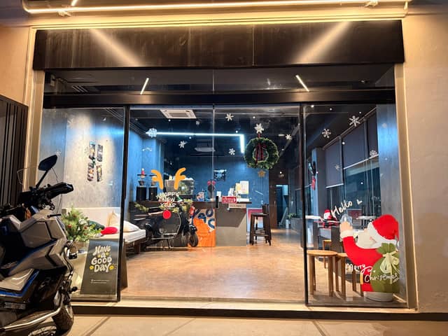 Less Is More Cafe & Hostel - Image 1