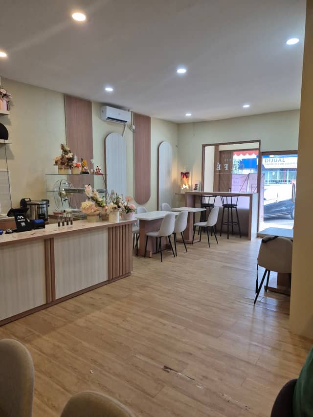 LOUIE Café - Image 1