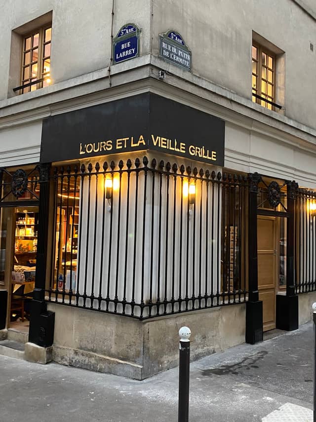 L'Ours et la Vieille Grille - Image 1